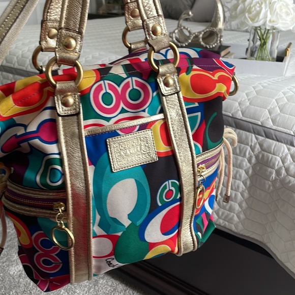 Coach Poppy Tote - Picture 16 of 16